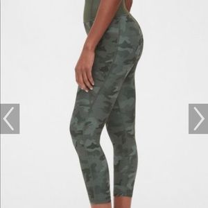 GAPFit Sculpt Revolution Leggings 7/8inch